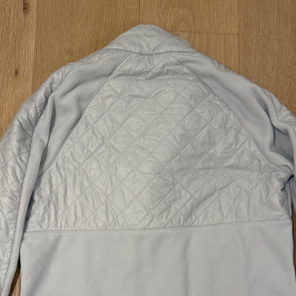 Athleta Women’s Gray Quilted Half-Zip Pullover size medium - Picture 10 of 13